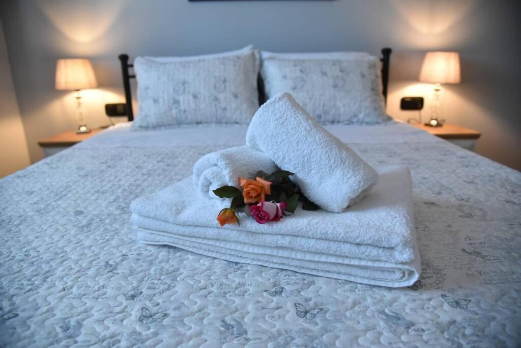 Family Apartments 4 Lechaio ภายนอก รูปภาพ
