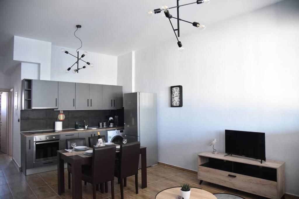 Family Apartments 4 Lechaio ภายนอก รูปภาพ